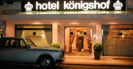 Hotel Köln - Das Hotel Königshof -
                                                      Ansicht Eingang
                                                      mit Limousine -
                                                      Ihr Hotel in
                                                      Köln.